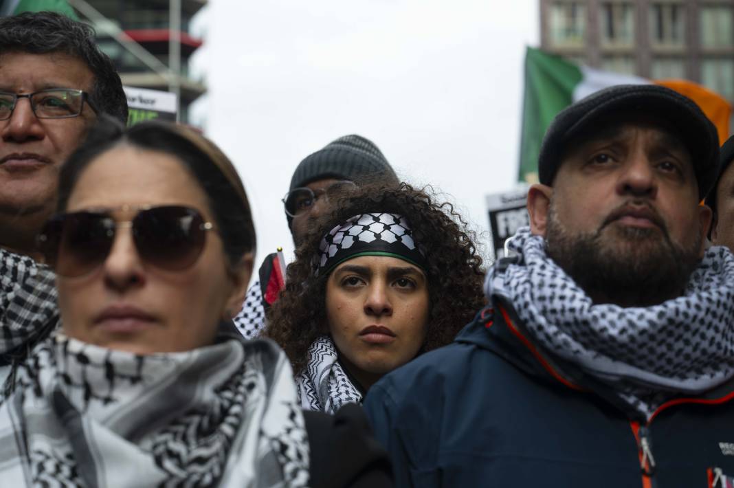 Londra ve Saraybosna'da İsrail protestosu! Binlerce kişi sokaklara döküldü 20